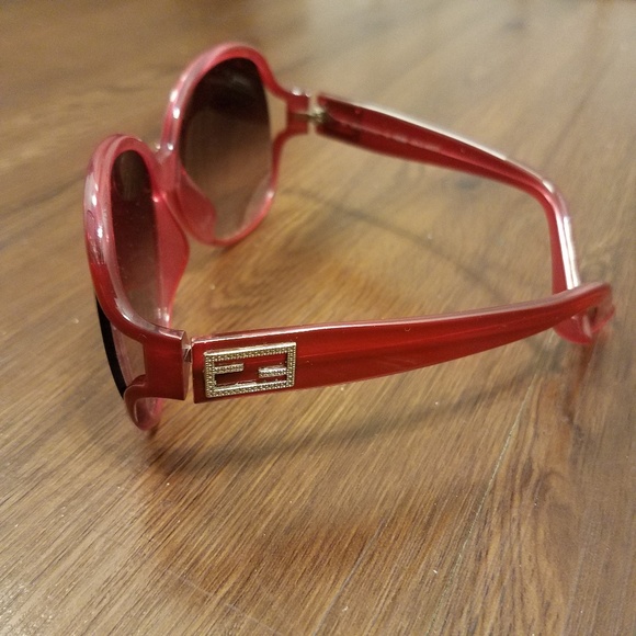 FENDI Red Gradient Round Sunglasses - Picture 3 of 5